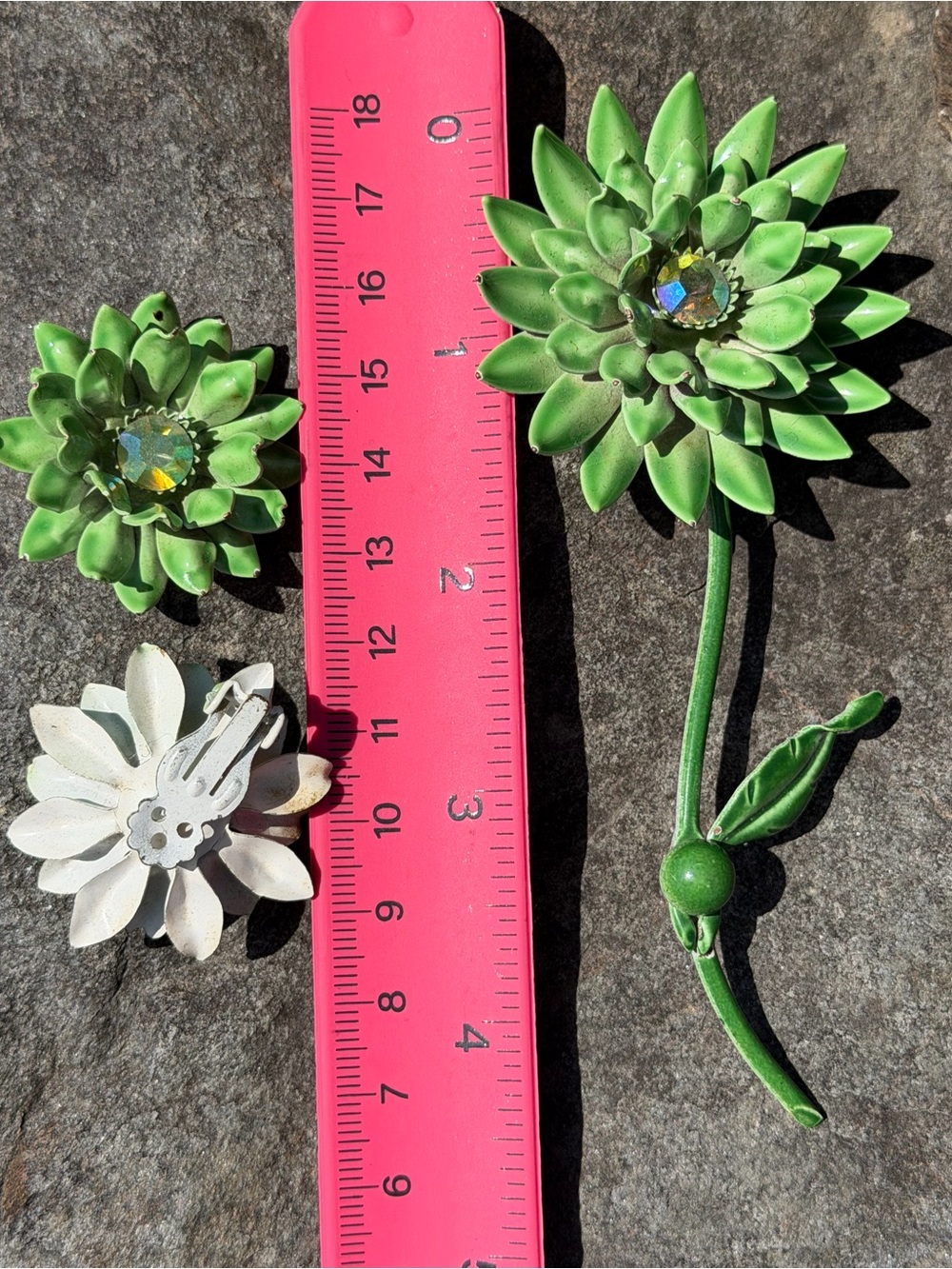Vintage Green Enamel Flower Brooch Clip On Earrings Set - Picture 10 of 12